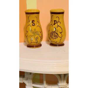 vintage salt and pepper shakers
